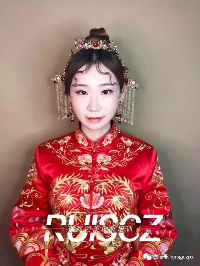 學(xué)員月考作品欣賞：不同風(fēng)格的新娘造型