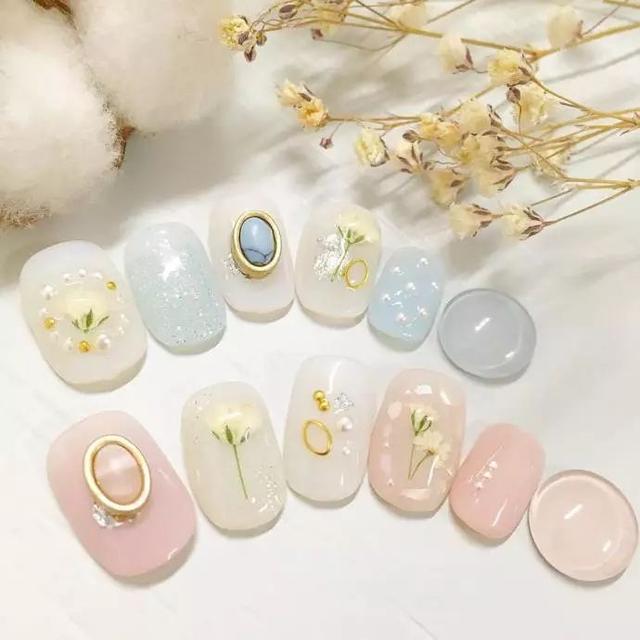 適合春天的小清新美甲，讓指尖成為“限量版”！
