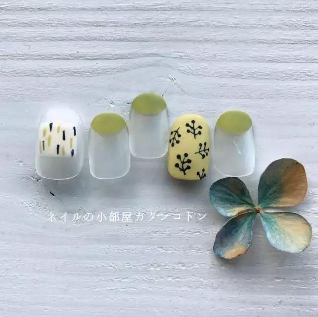 適合春天的小清新美甲，讓指尖成為“限量版”！