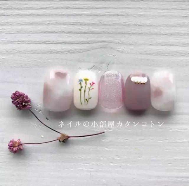 適合春天的小清新美甲，讓指尖成為“限量版”！