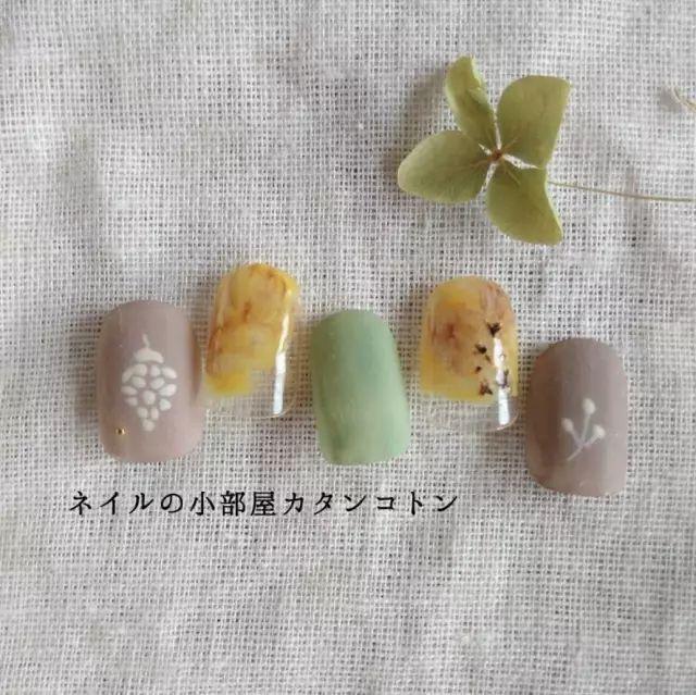 適合春天的小清新美甲，讓指尖成為“限量版”！