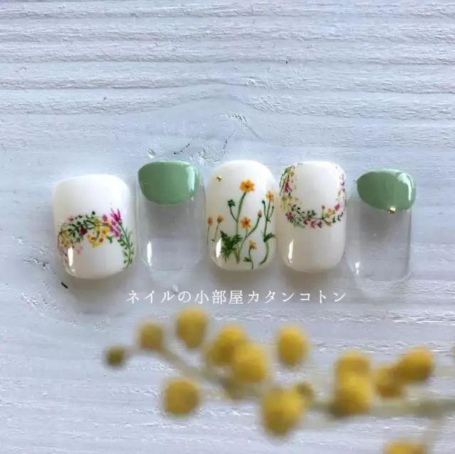 適合春天的小清新美甲，讓指尖成為“限量版”！